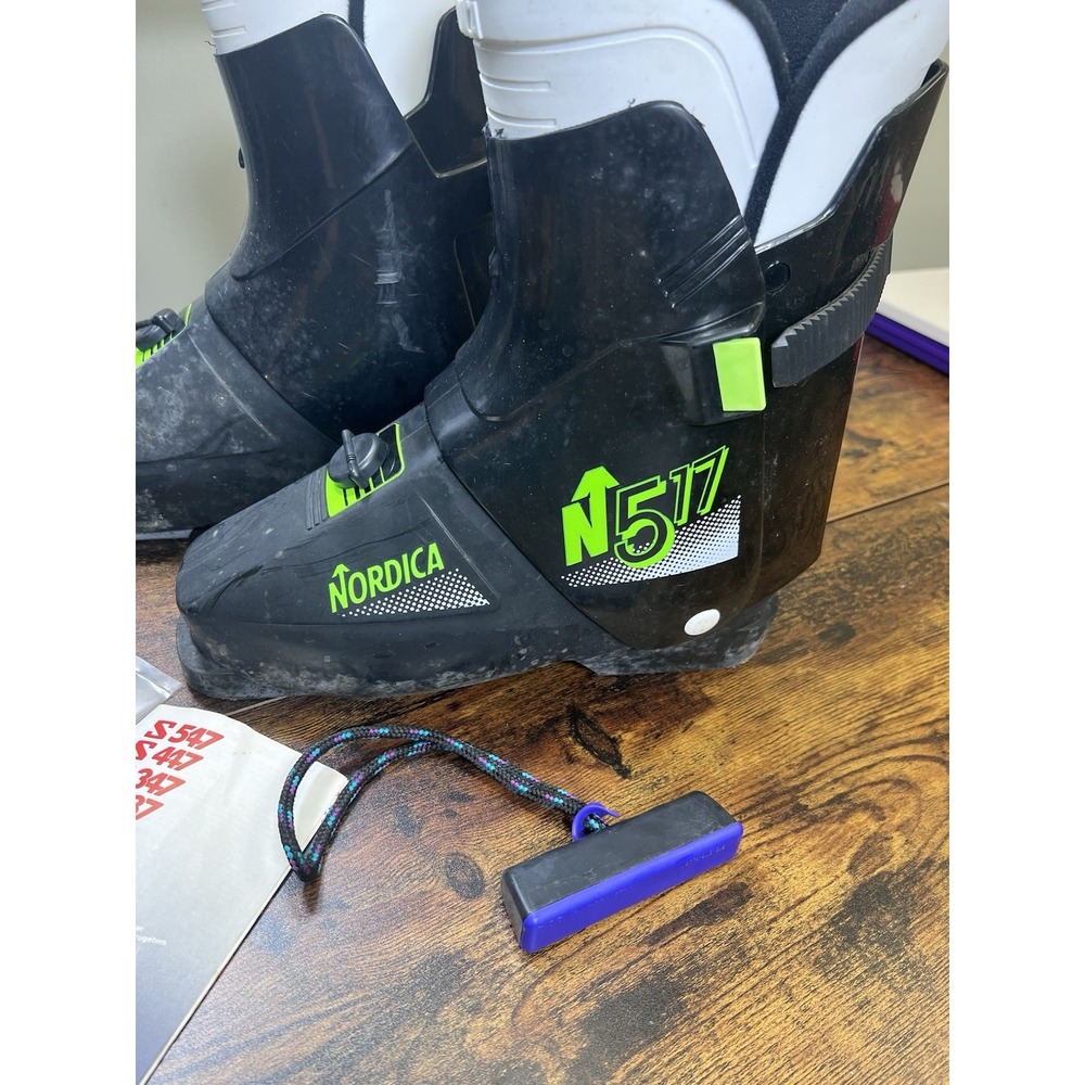 Nordica N517 Ski Boots Black Green Size 9-10 With Paperwork And Handles